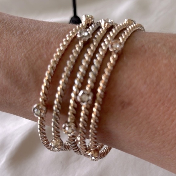 Elegant Gold Cable Bangle Set Rhinestone Flower Accents Set of 5 - Picture 2 of 11